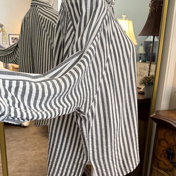 Mod Ref Striped Button Down Shirt in Black and White - Picture 3 of 10